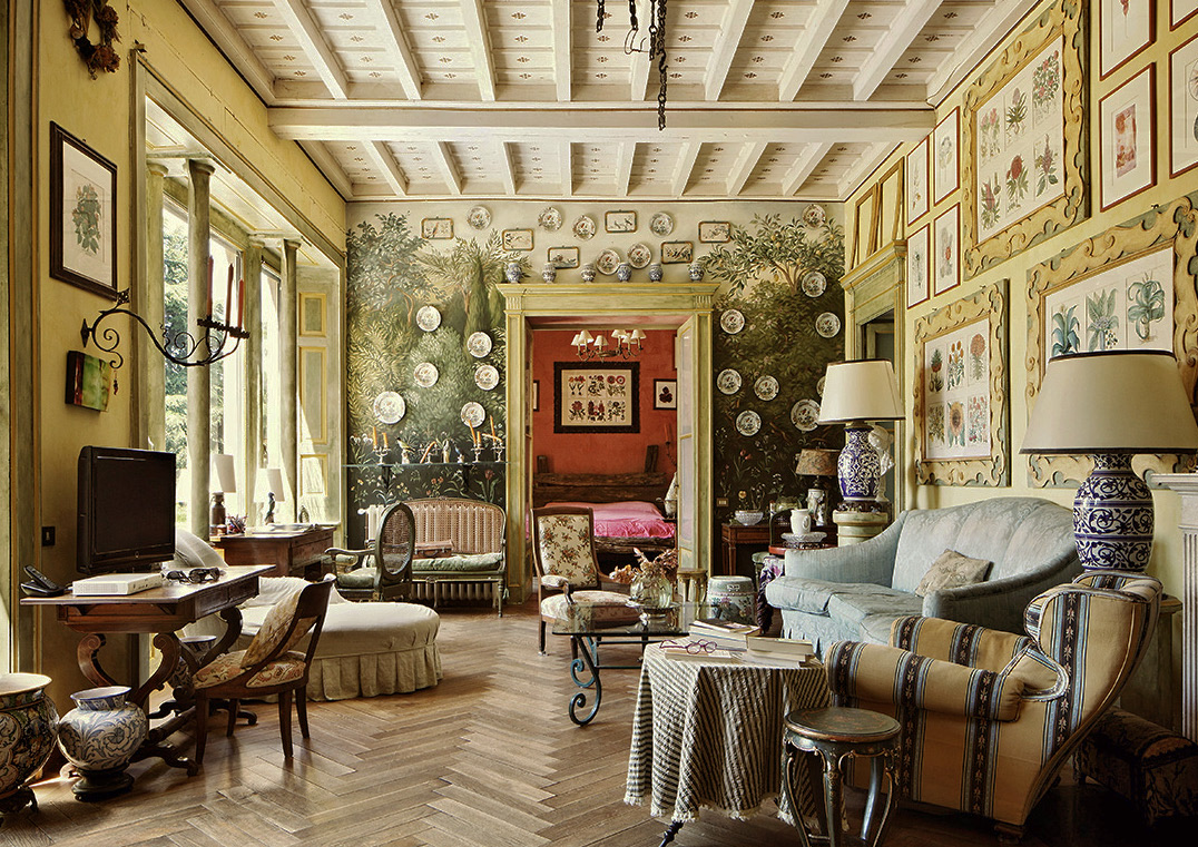 Salotto con stampe botaniche